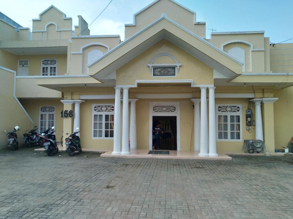 Hotel Pekalongan Syariah Mitra Reddoorz Exterior photo