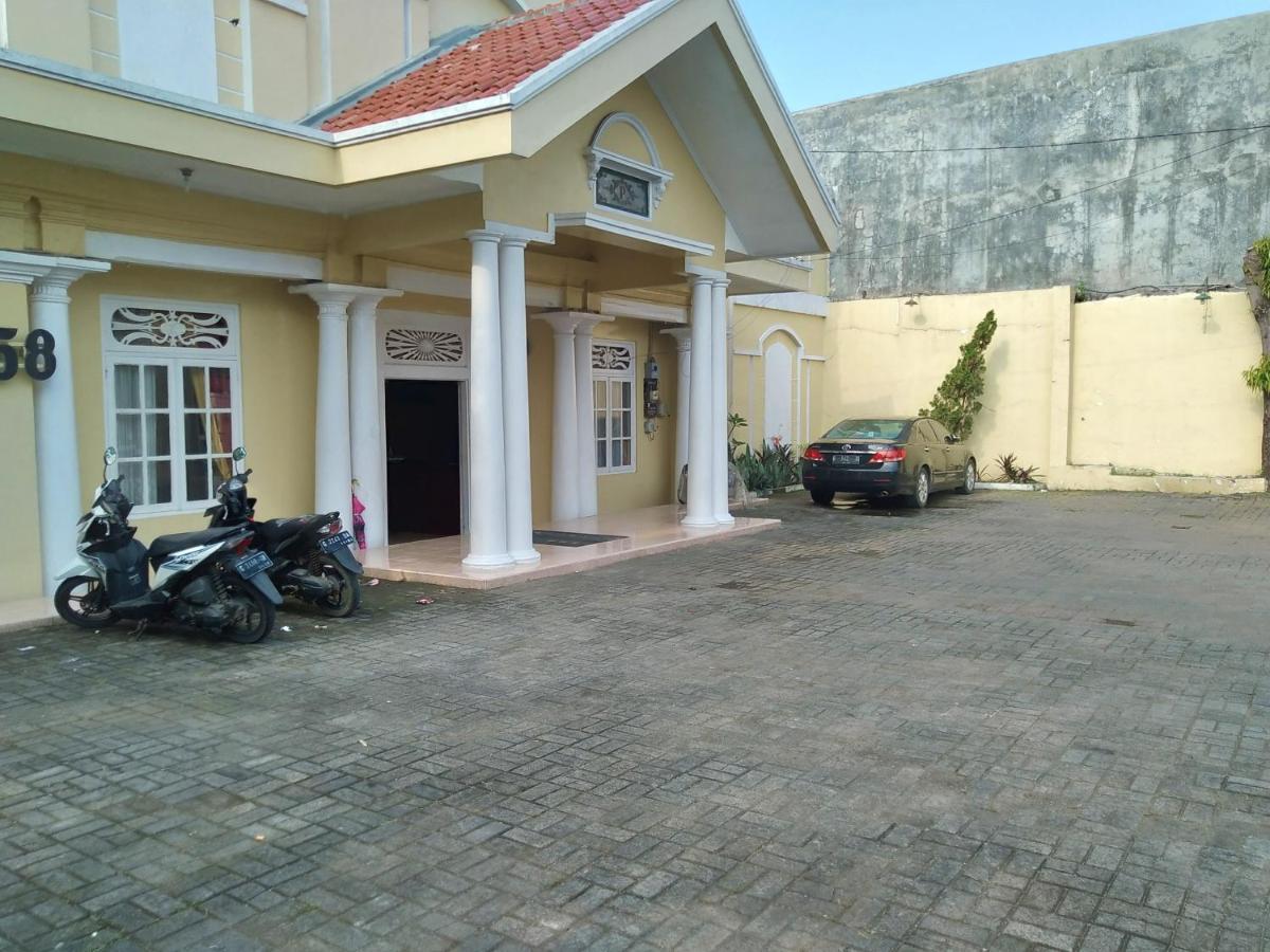 Hotel Pekalongan Syariah Mitra Reddoorz Exterior photo