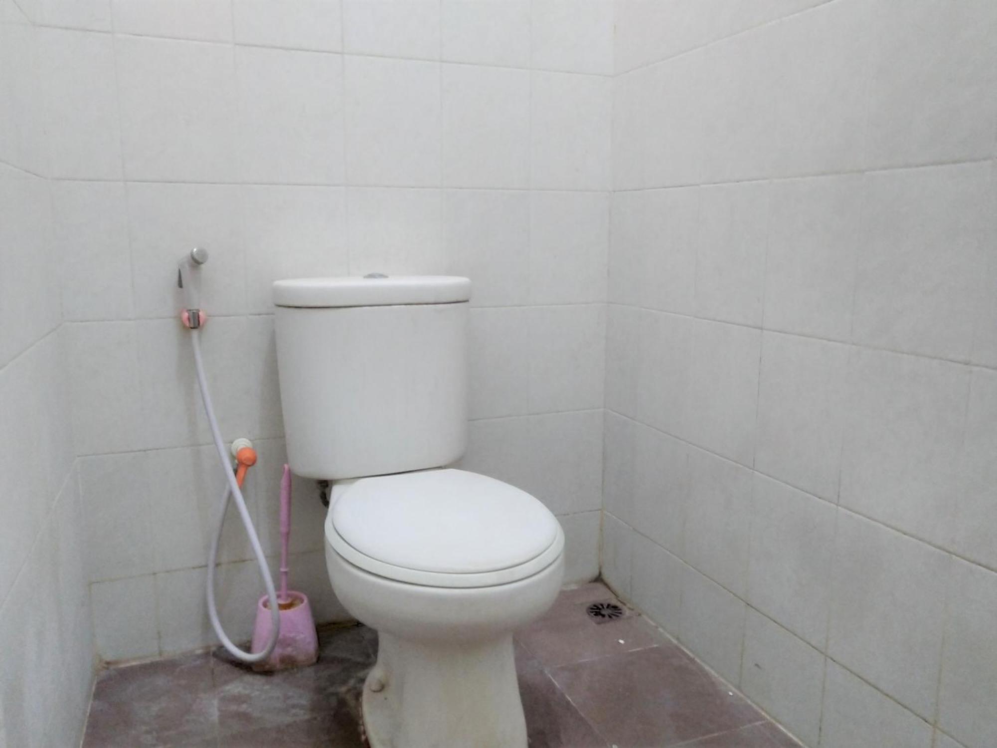Hotel Pekalongan Syariah Mitra Reddoorz Room photo