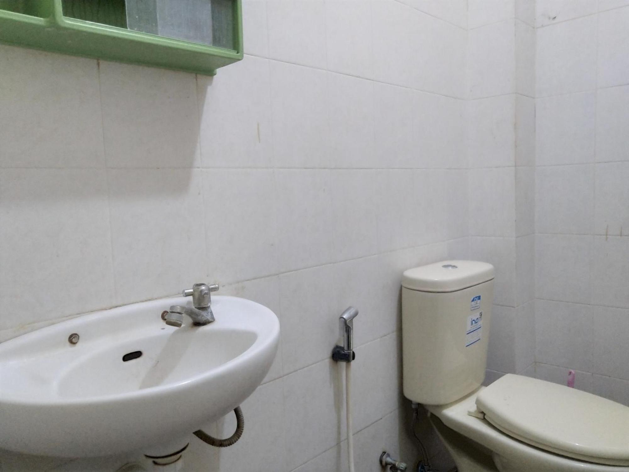 Hotel Pekalongan Syariah Mitra Reddoorz Room photo